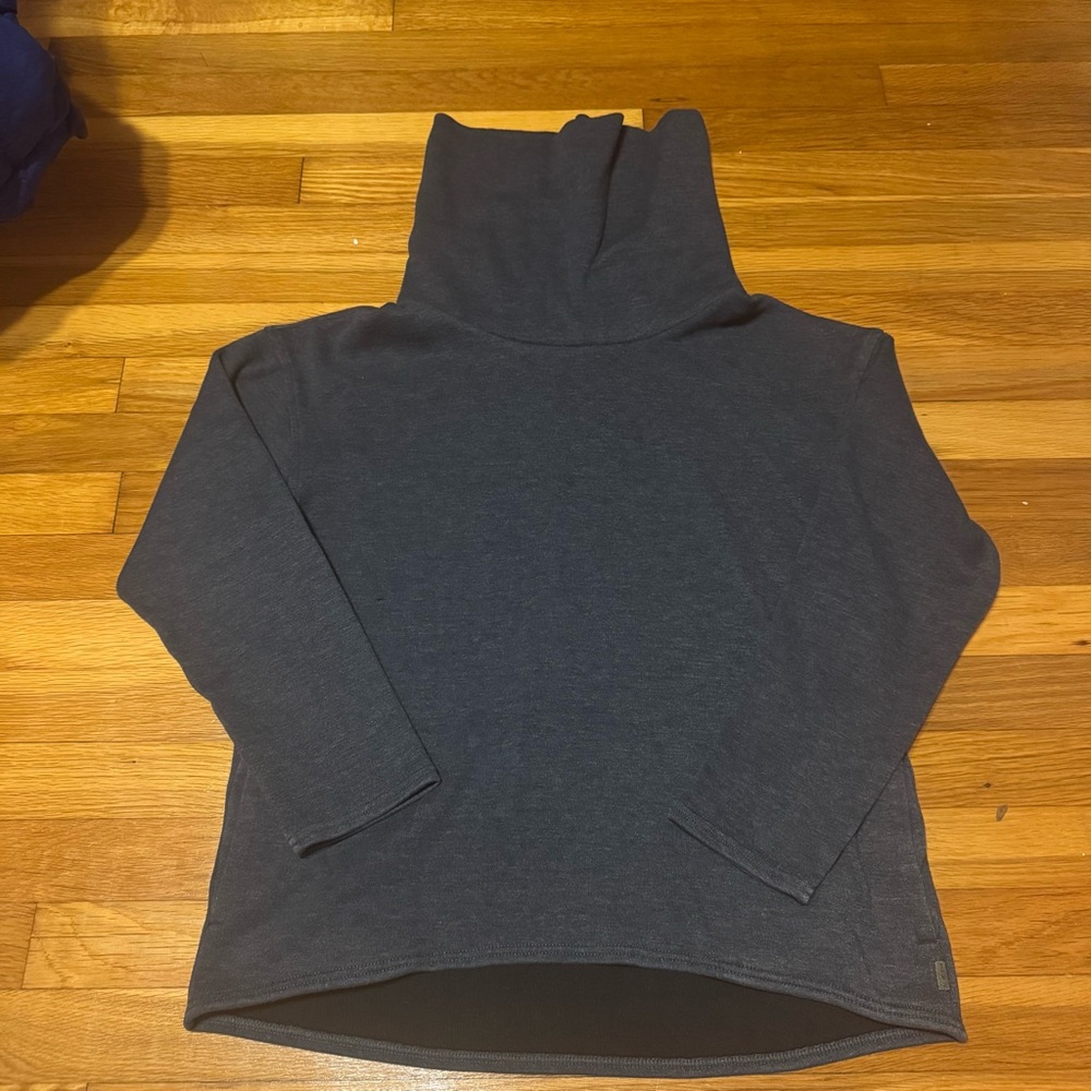 burton navy blue turtleneck sweatshirt